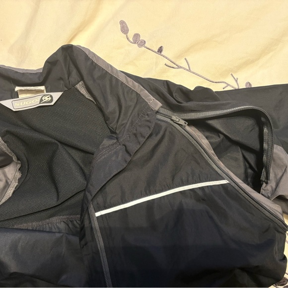 SUGOi Cycling Running Jacket Zip Off Arms - Picture 10 of 16